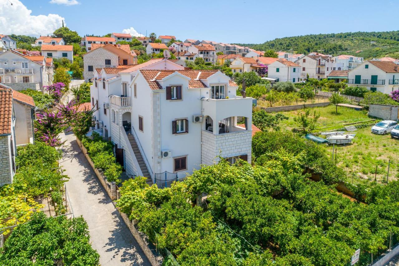 Villa Dinka Sutivan Bagian luar foto