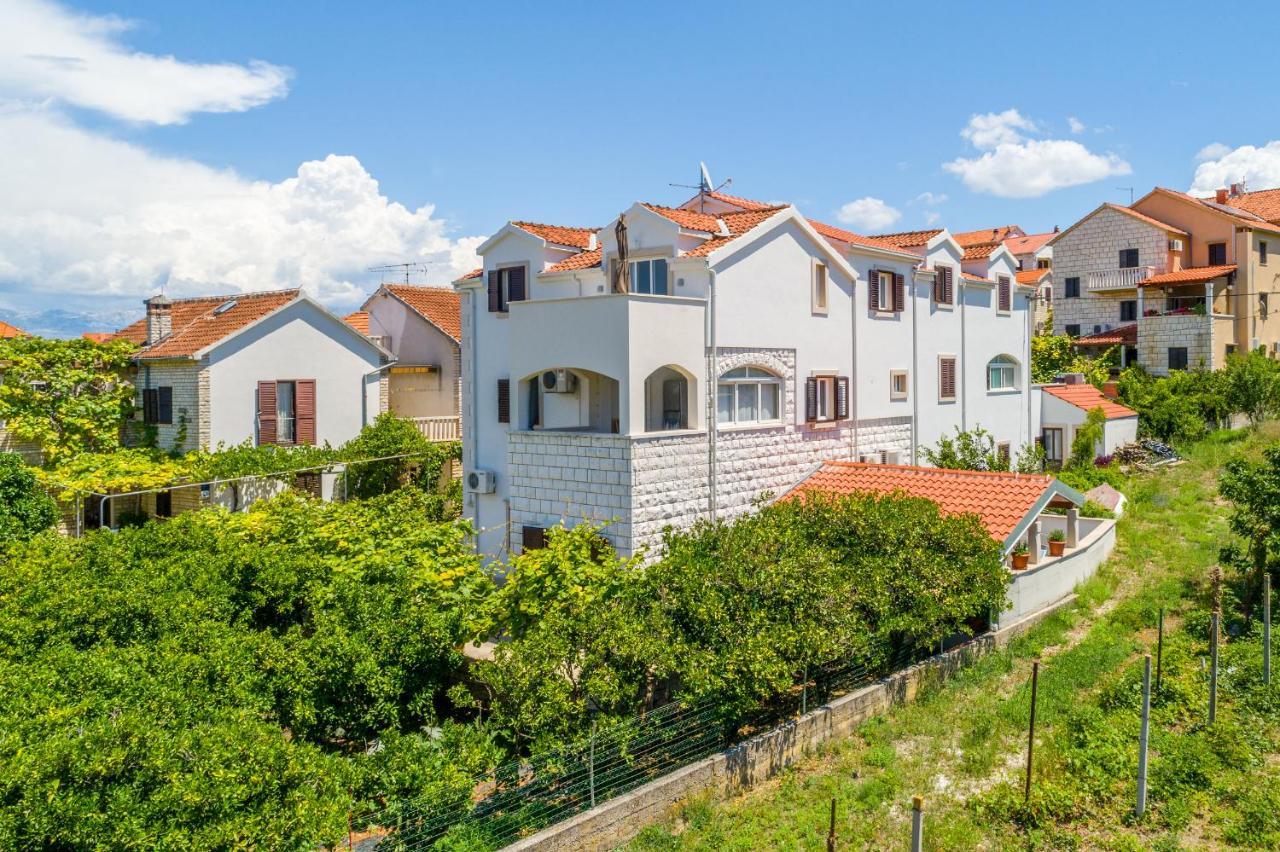 Villa Dinka Sutivan Bagian luar foto