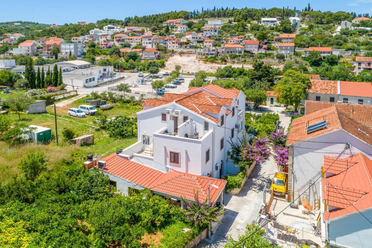 Villa Dinka Sutivan Bagian luar foto