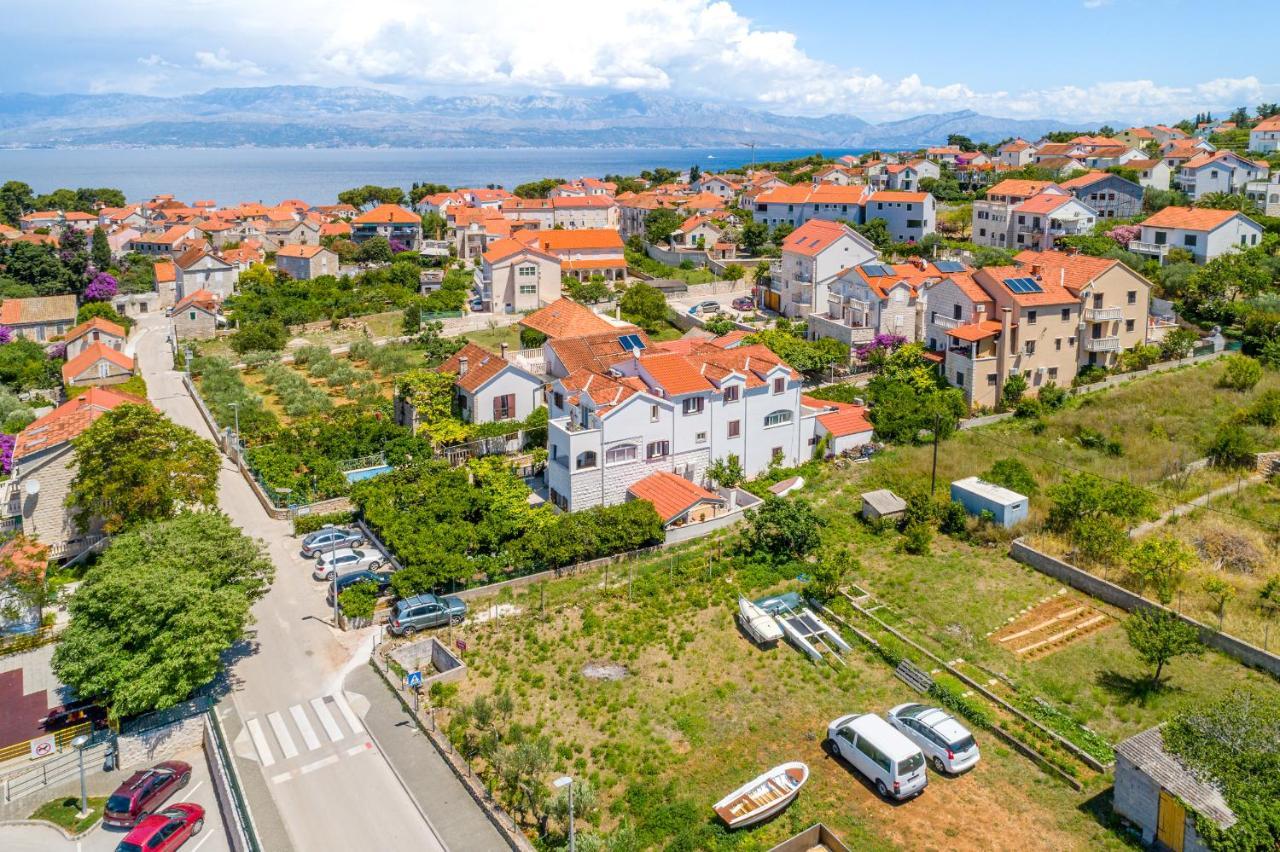 Villa Dinka Sutivan Bagian luar foto