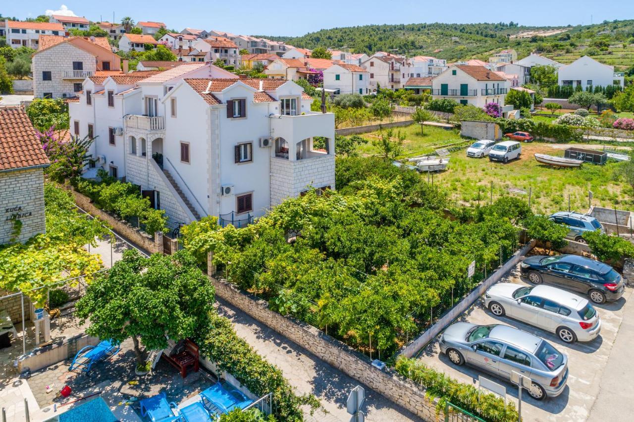 Villa Dinka Sutivan Bagian luar foto