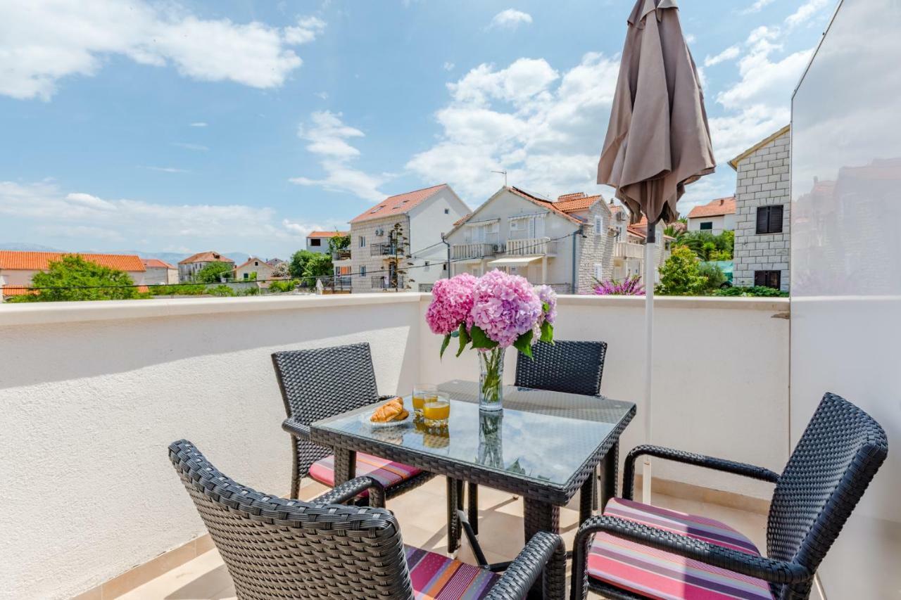 Villa Dinka Sutivan Bagian luar foto