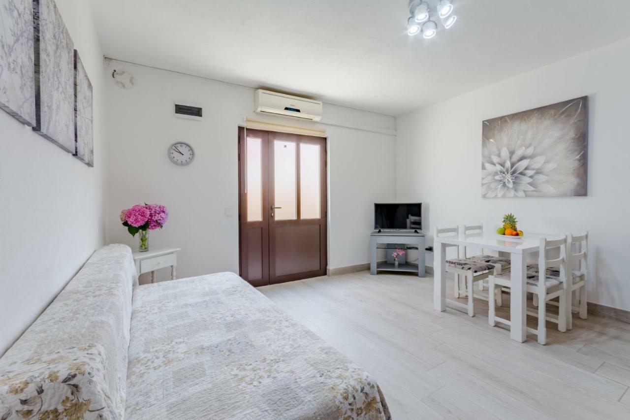 Villa Dinka Sutivan Bagian luar foto