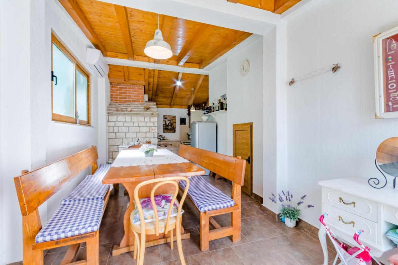 Villa Dinka Sutivan Bagian luar foto