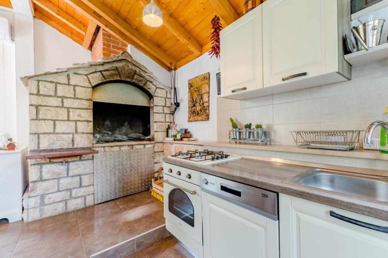 Villa Dinka Sutivan Bagian luar foto