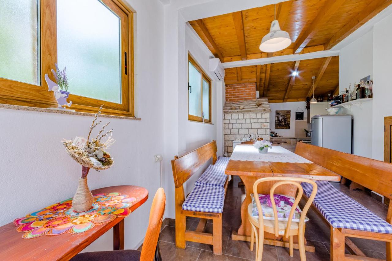 Villa Dinka Sutivan Bagian luar foto
